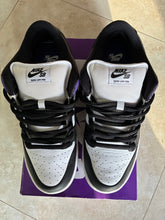 Load image into Gallery viewer, Nike SB Dunk Low Pro 'Court Purple'