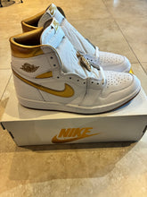 Load image into Gallery viewer, Air Jordan 1 OG Hi W “Metallic Gold” size 13.5W/12M
