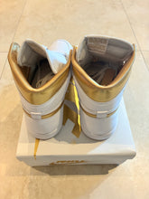 Load image into Gallery viewer, Air Jordan 1 OG Hi W “Metallic Gold” size 13.5W/12M
