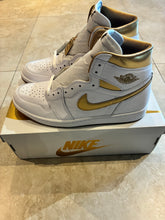 Load image into Gallery viewer, Air Jordan 1 OG Hi W “Metallic Gold” size 13.5W/12M
