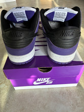 Load image into Gallery viewer, Nike SB Dunk Low Pro 'Court Purple'
