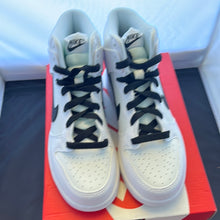 Load image into Gallery viewer, Nike Dunk High (PS) size 2Y
