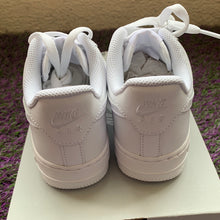 Load image into Gallery viewer, Wmns Air Force 1 ‘07 Brand New Size 5W 2022

