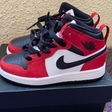 Load image into Gallery viewer, Jordan 1 Mid (PS) “Chicago” size 11C *worn*
